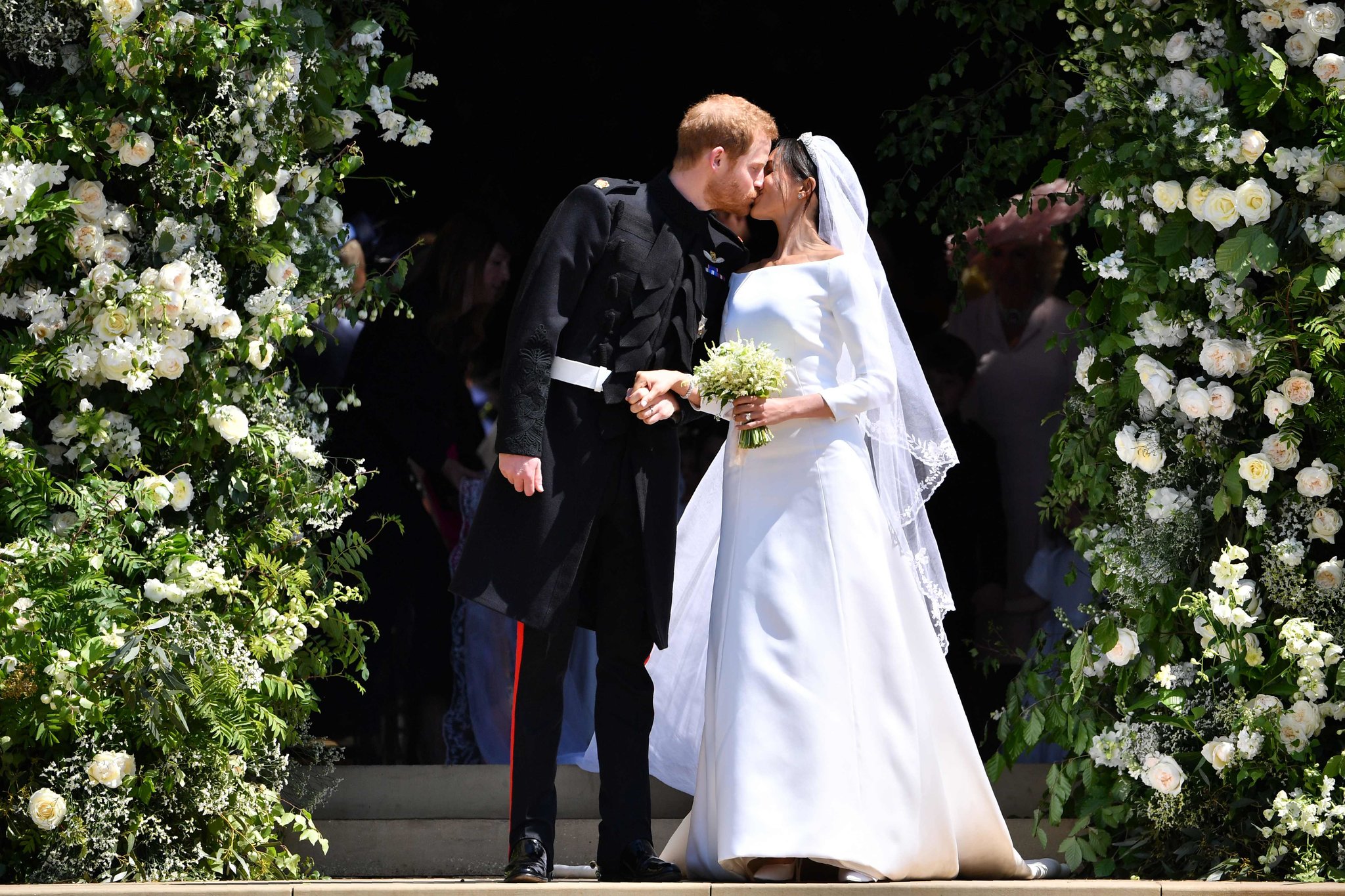Prince Harry and Meghan's Kiss Royalty Wedding